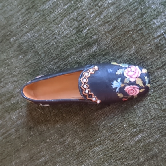 JUST THE RIGHT SHOE* collectibles 3 authentic and 2 NOSTALGIA* pieces. - Picture 15 of 17